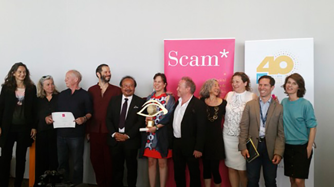 Tambutti Allende recibe el primer premio LOeil dor