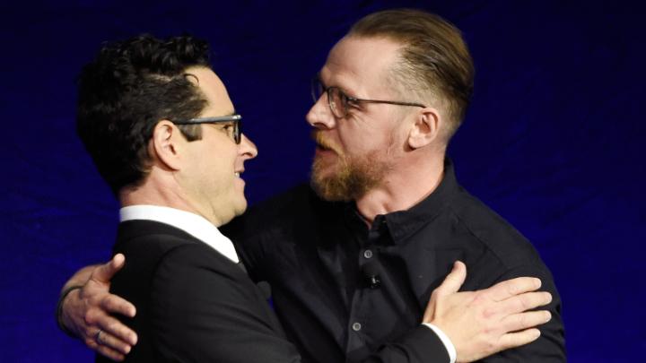 Simon Pegg presentó al Showman of the year, J.J. Abrams.