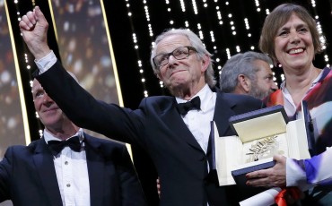 Ken Loach recibe la Palma de Oro por “I Daniel Blake”. Foto: Reuters.