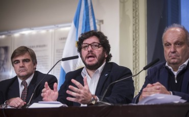 Lombardi, Avetullo y Cacetta durante la conferencia de prensa.