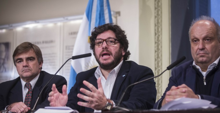 Lombardi, Avetullo y Cacetta durante la conferencia de prensa.