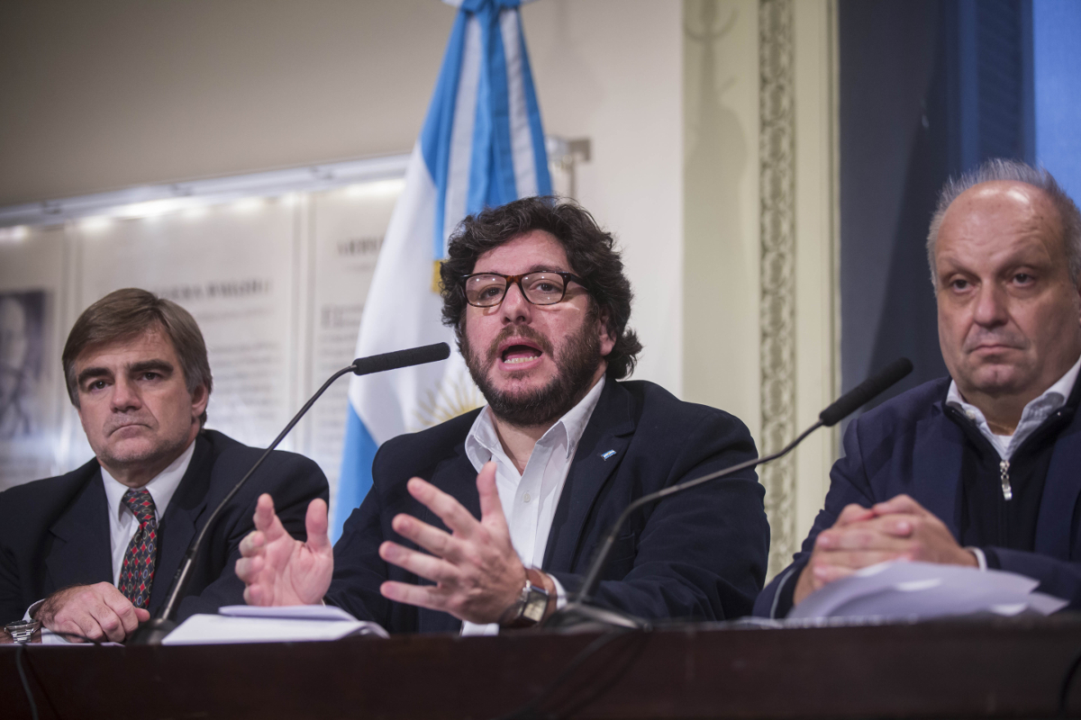 Lombardi, Avetullo y Cacetta durante la conferencia de prensa.