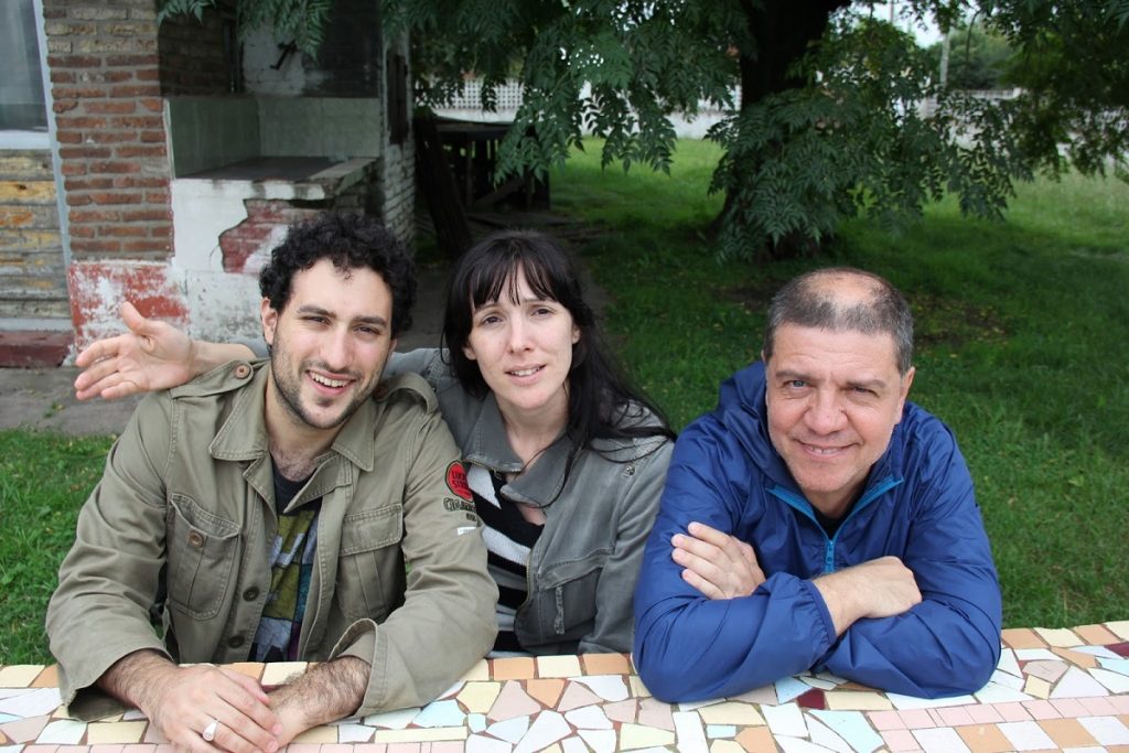 Un equipo de tres: Santiago Podestá, productor ejecutivo, Carballo y Garassino.